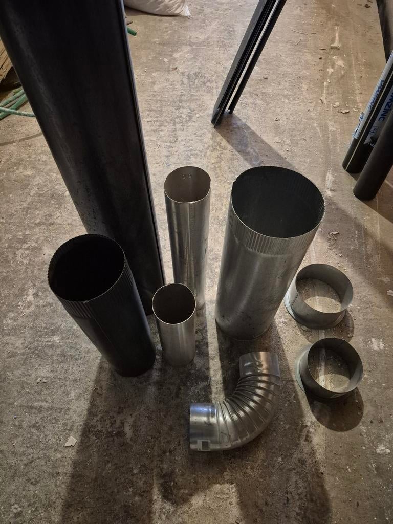Lot de tubes de poêle. Différentes tailles et types., Enlèvement, Coudes