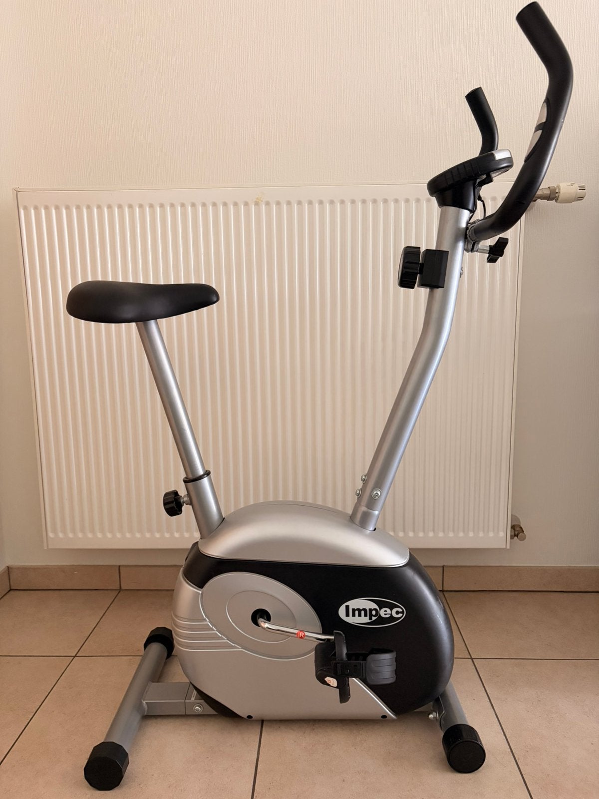 Mooie hometrainer te koop, Sport en Fitness, Ophalen, Zo goed als nieuw, Hometrainer