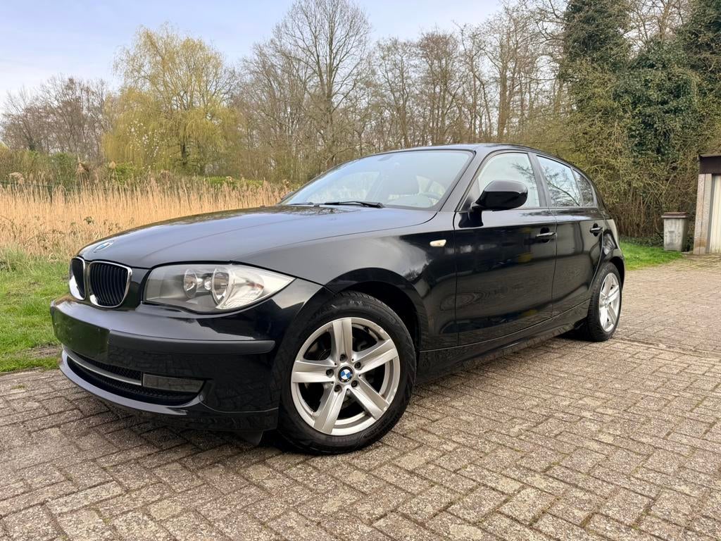 BMW 116D - Facelift - Nieuwe ketting & koppeling, Auto's, 1995 cc, 4 cilinders, Zwart, Grijs
