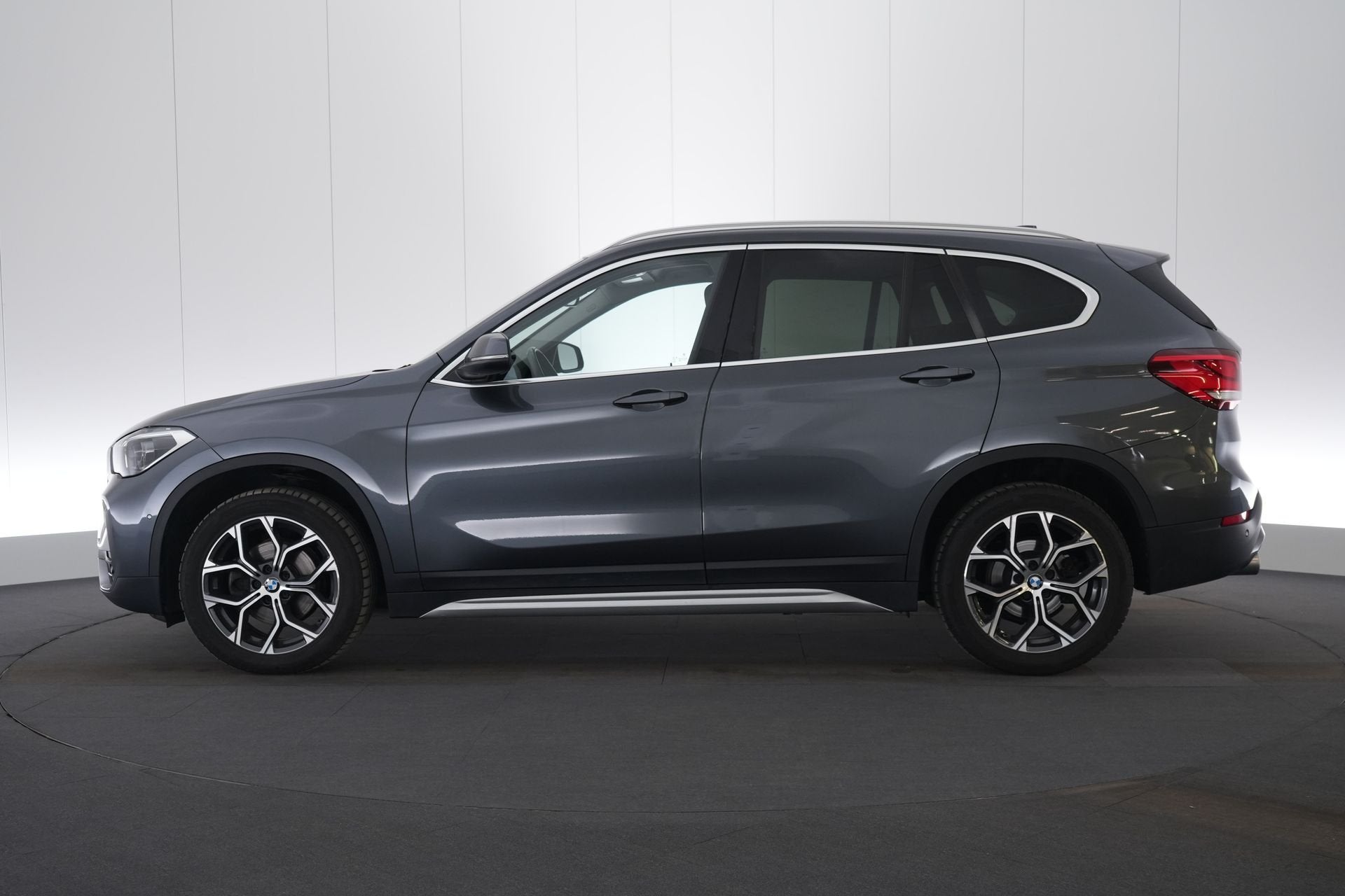 (1YQT704) BMW X1, Auto's, Euro 6, Lichtsensor, Bedrijf, 5 deurs