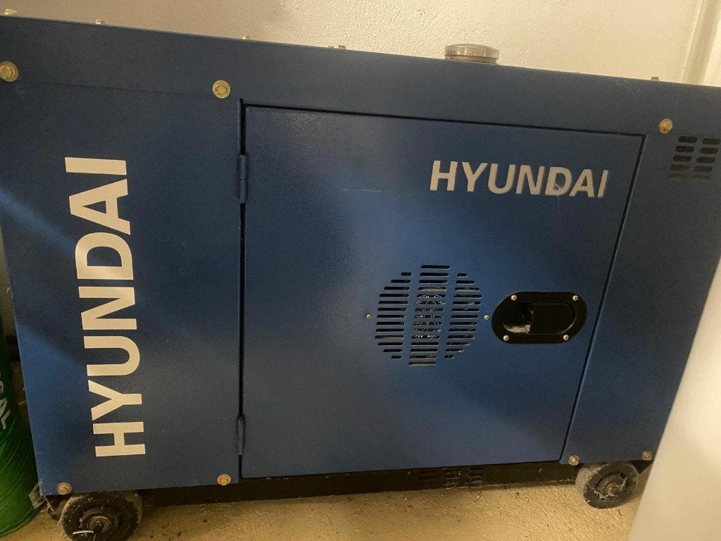 Générateur diesel robuste silencieux Hyundai XA9850 XA9850, 5 à 10 kVA, Démarrage électrique, Comme neuf, Enlèvement
