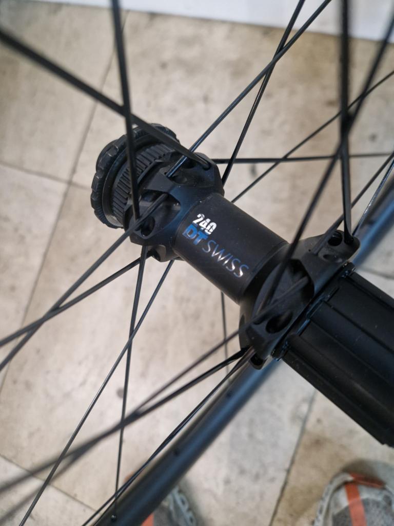 Nieuwe Carbon wielset 9th wave, DT Swiss 240 naven, Enlèvement, Carbone