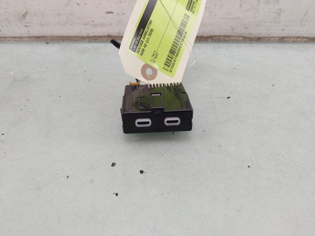 AUX/USB POORT Audi A3 Sportback (8YA) (|3G5035954A|), Info@audi.de, Audi, Audi AG, Gebruikt