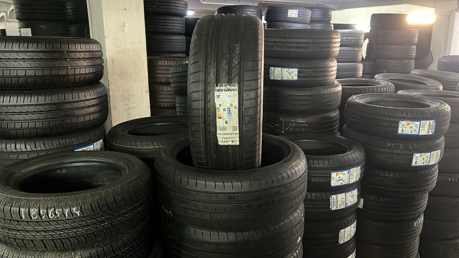 25535r20 255 335 r20 255/35/r20 Goodyear nouveau avec montag