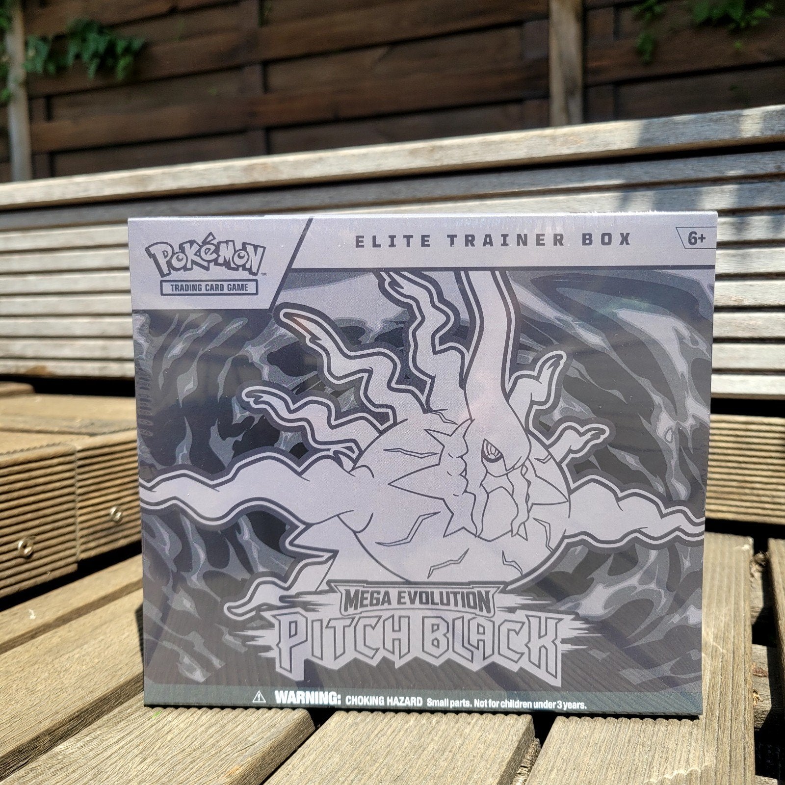 Pokémon Pitch black Elite Trainer box, Enlèvement