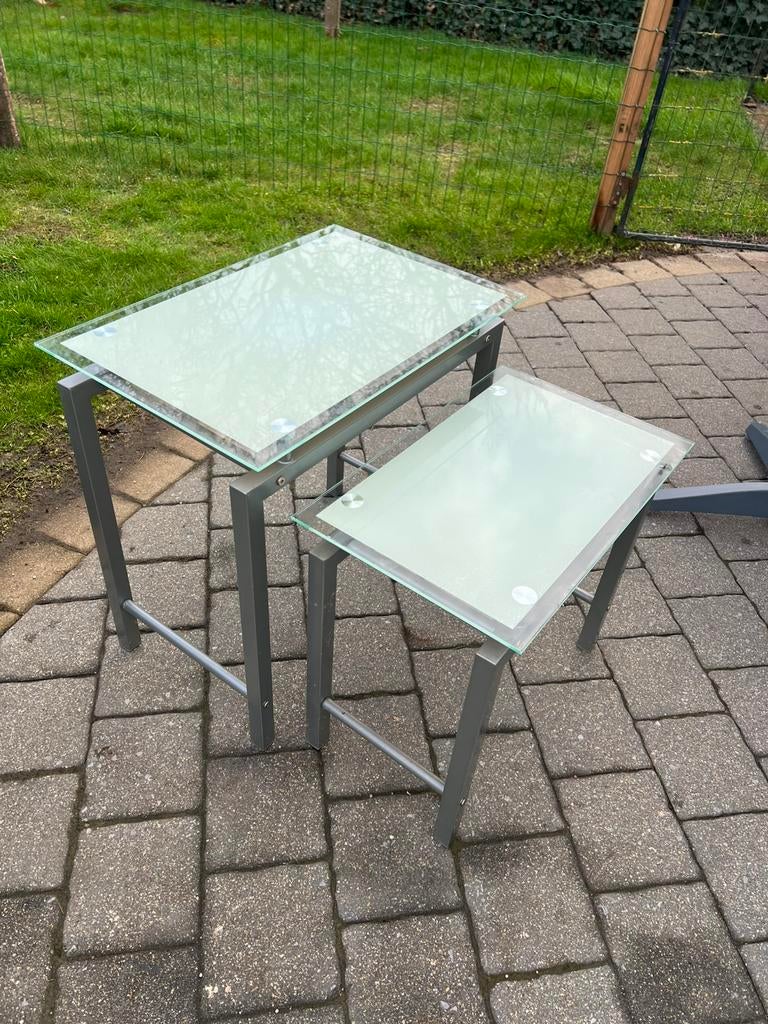 Twee glazen bijzettafels, Ophalen, Gebruikt
