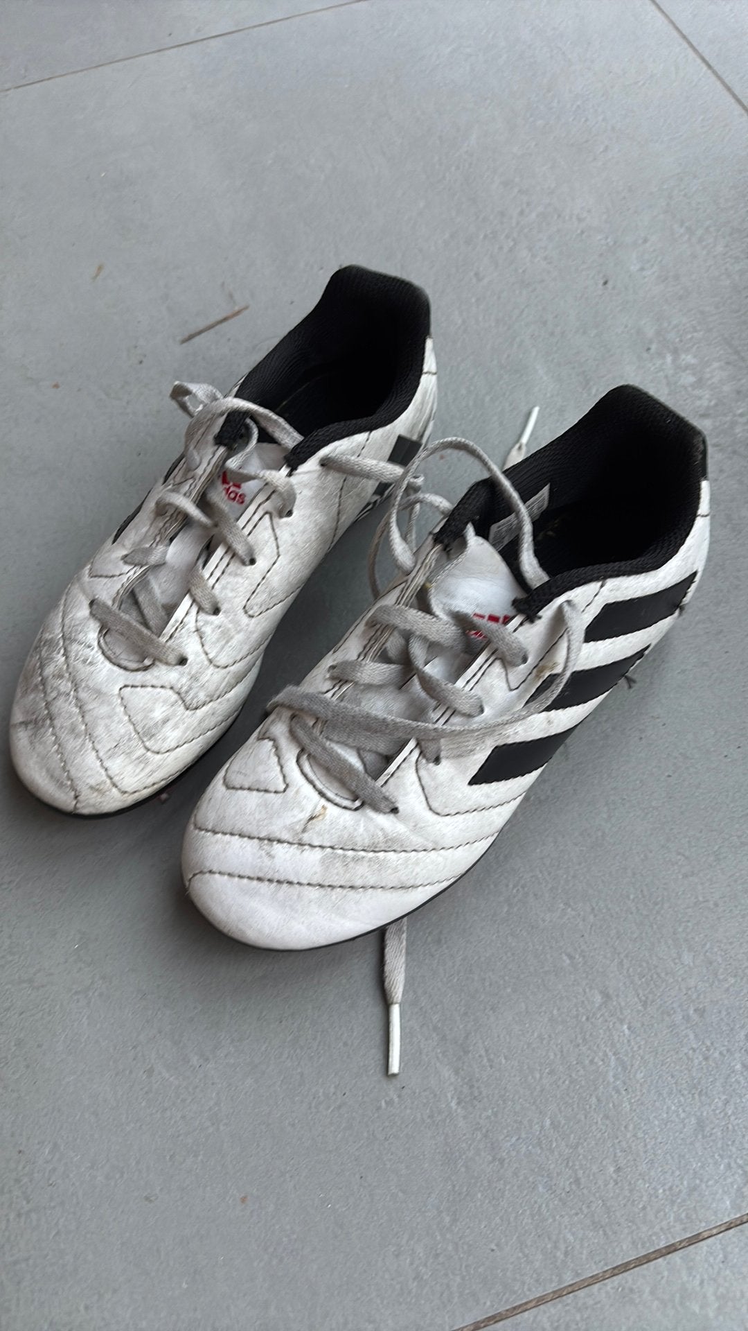 Chaussure foot adidas taille 31 1/2, Enlèvement ou Envoi, Comme neuf, Chaussures
