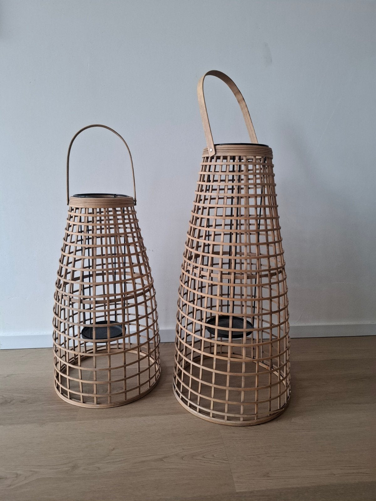 set van 2 decoratieve windlichthouders in gevochten bamboe, Ophalen, 69 cm, Zo goed als nieuw, Overige merken