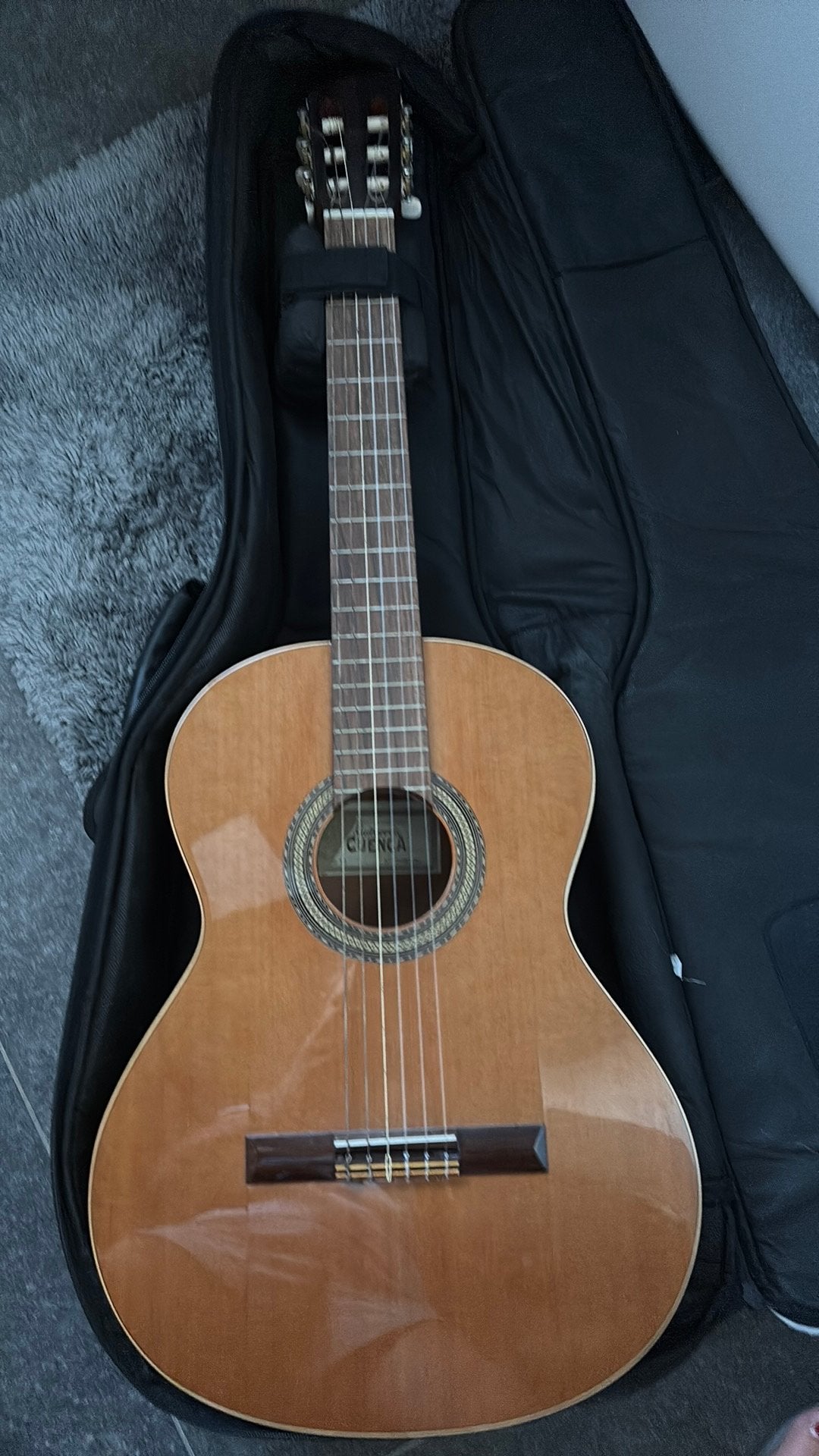 Guitare, Enlèvement, Comme neuf