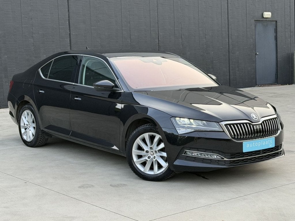Skoda Superb 2022 - 19862km Automaat Apple CarPlay Camera, Auto's, Skoda, Automaat, Dealer onderhouden, 1498 cc, Zwart