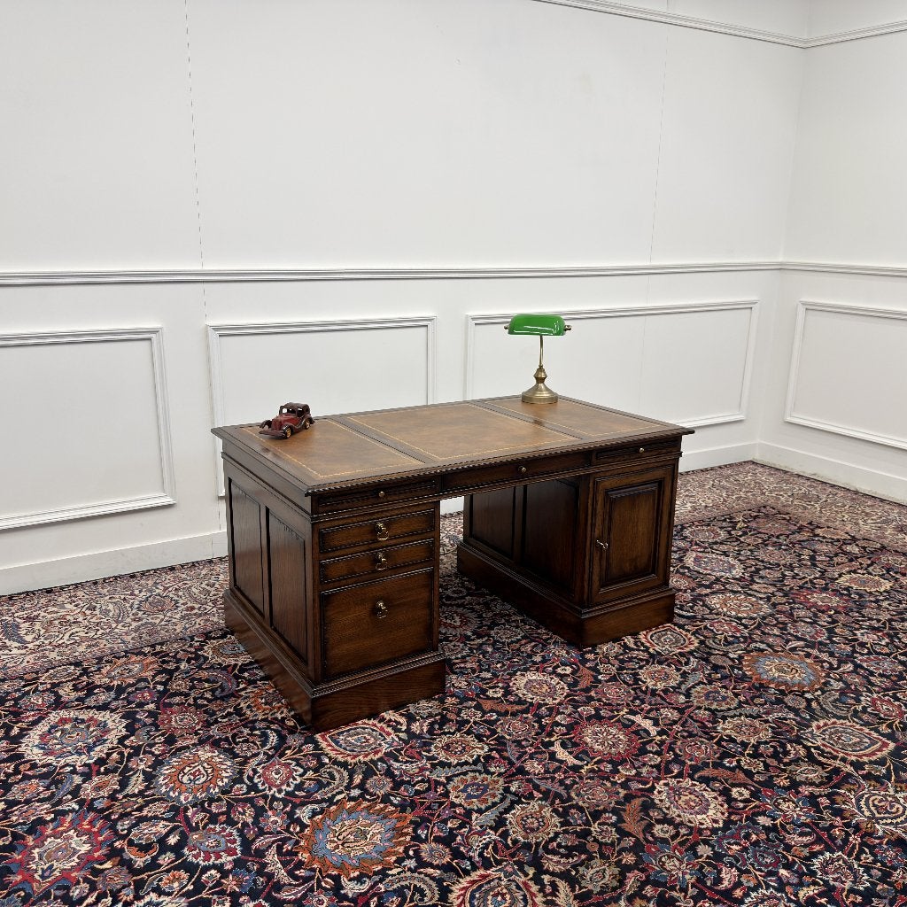 Klassiek Engels RAC Chesterfield Bureau, Antiek en Kunst, Ophalen