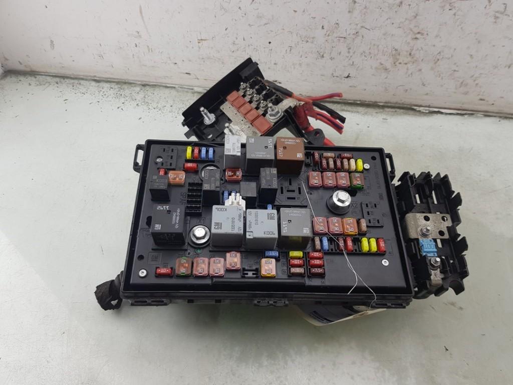 ZEKERINGKAST Opel Astra J GTC (PD2 / PF2) (01-2011/10-2018), Gebruikt, Opel