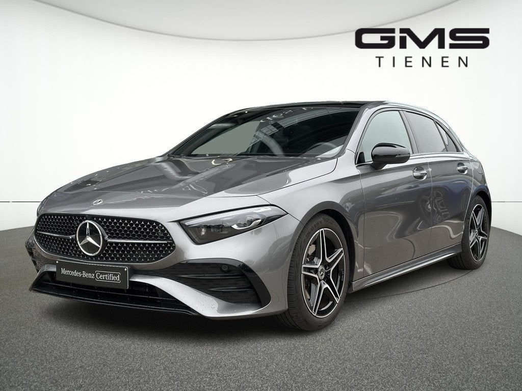 Mercedes-Benz A-klasse A 180 AMG Line, Auto's, Stof, Zwart, 4 cilinders, 136 pk