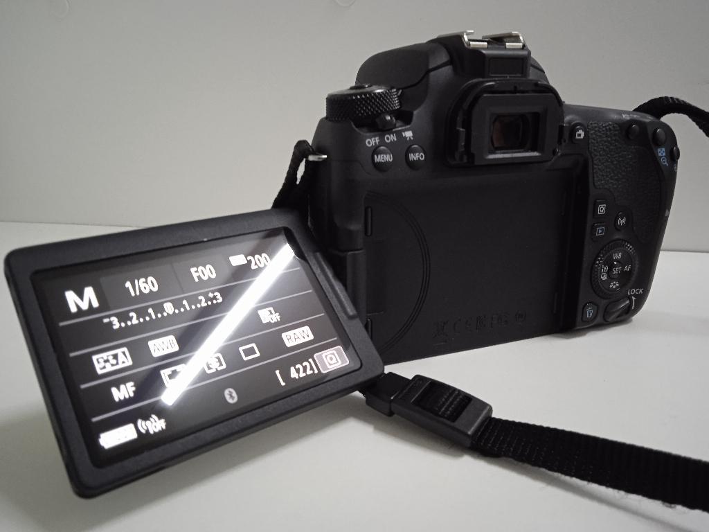 Body Canon EOS 77D + bewerkingssoftware, Spiegelreflex, Canon, Ophalen of Verzenden, Zo goed als nieuw
