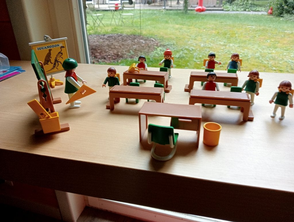 Playmobil schooltje en kinderopvang, Ophalen, Zo goed als nieuw, Complete set