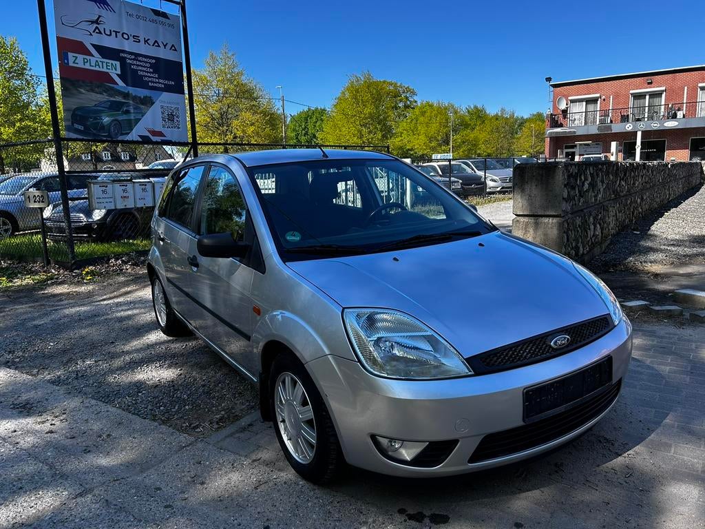 Ford fiesta 1.4 benzine km 188.000 bj 2003 gekeurd voor vrk, Auto's, Voorwielaandrijving, Stof, Zwart, 4 cilinders