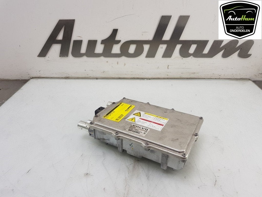DIVERS Computer hybride accu XC90 II (|32280528|36012969|), Info@volvocars.com, Volvo Car Germany GmbH, Siegburger Straße 229
50679  Köln, DE