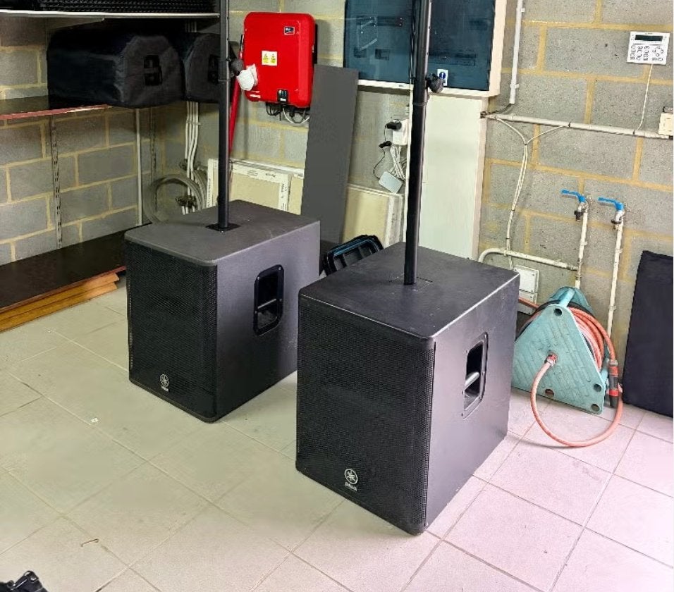2 x SUB YAMAHA DXS15 (2 pièces en bon état), Audio, Tv en Foto, Party speaker, Yamaha, Zo goed als nieuw, AUX-ingang