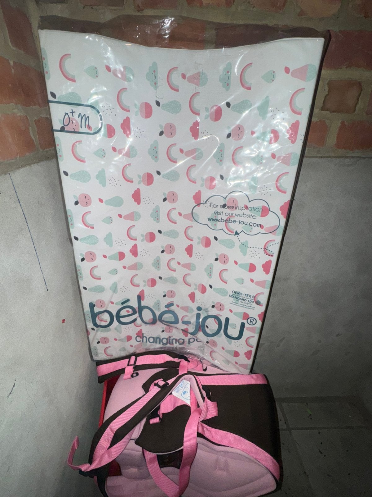 Baby carrier (draagzak) en Aankleedkussen (bebe-jou), Kinderen en Baby's, Kindermode-accessoires, Ophalen, Zo goed als nieuw
