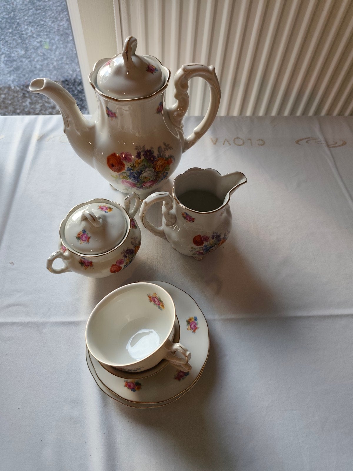 Koffie servies, Ophalen