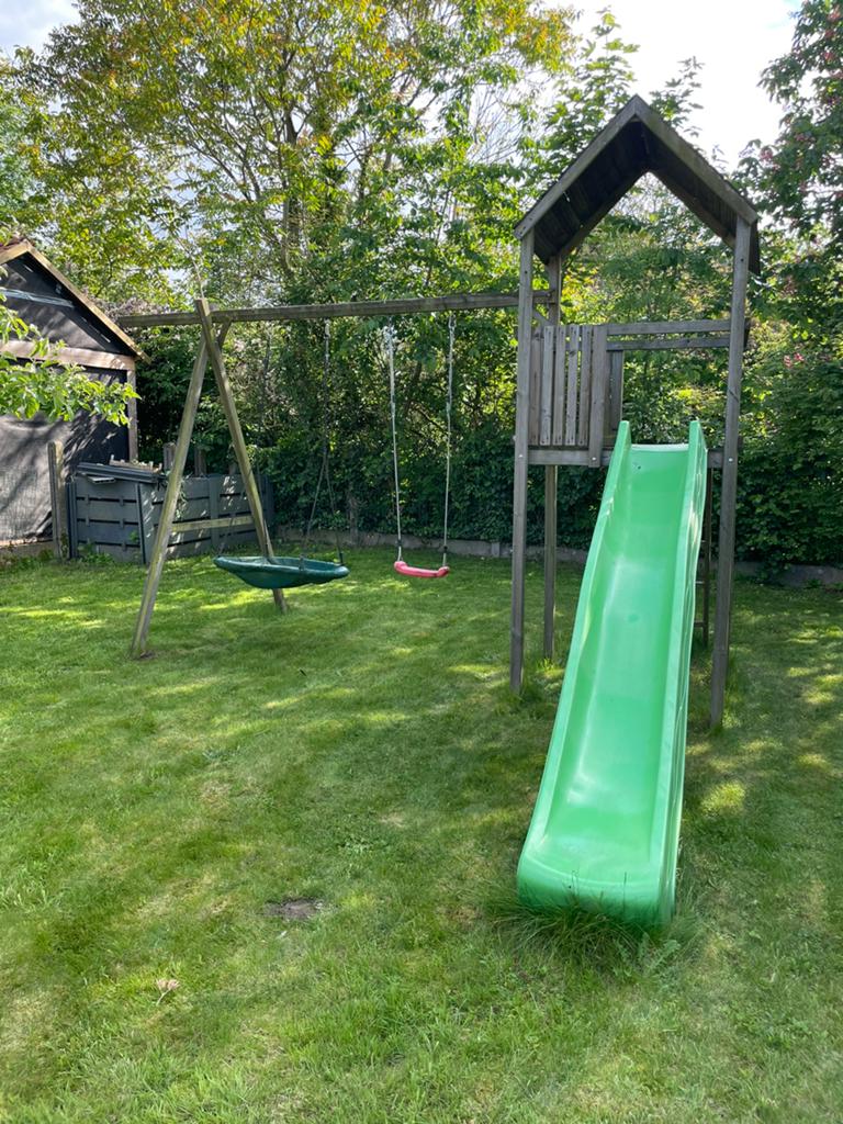 Glijbaan, schommel en tuinhuisje, Kinderen en Baby's, Speelgoed | Buiten | Speeltoestellen, Gebruikt, Glijbaan, Ophalen