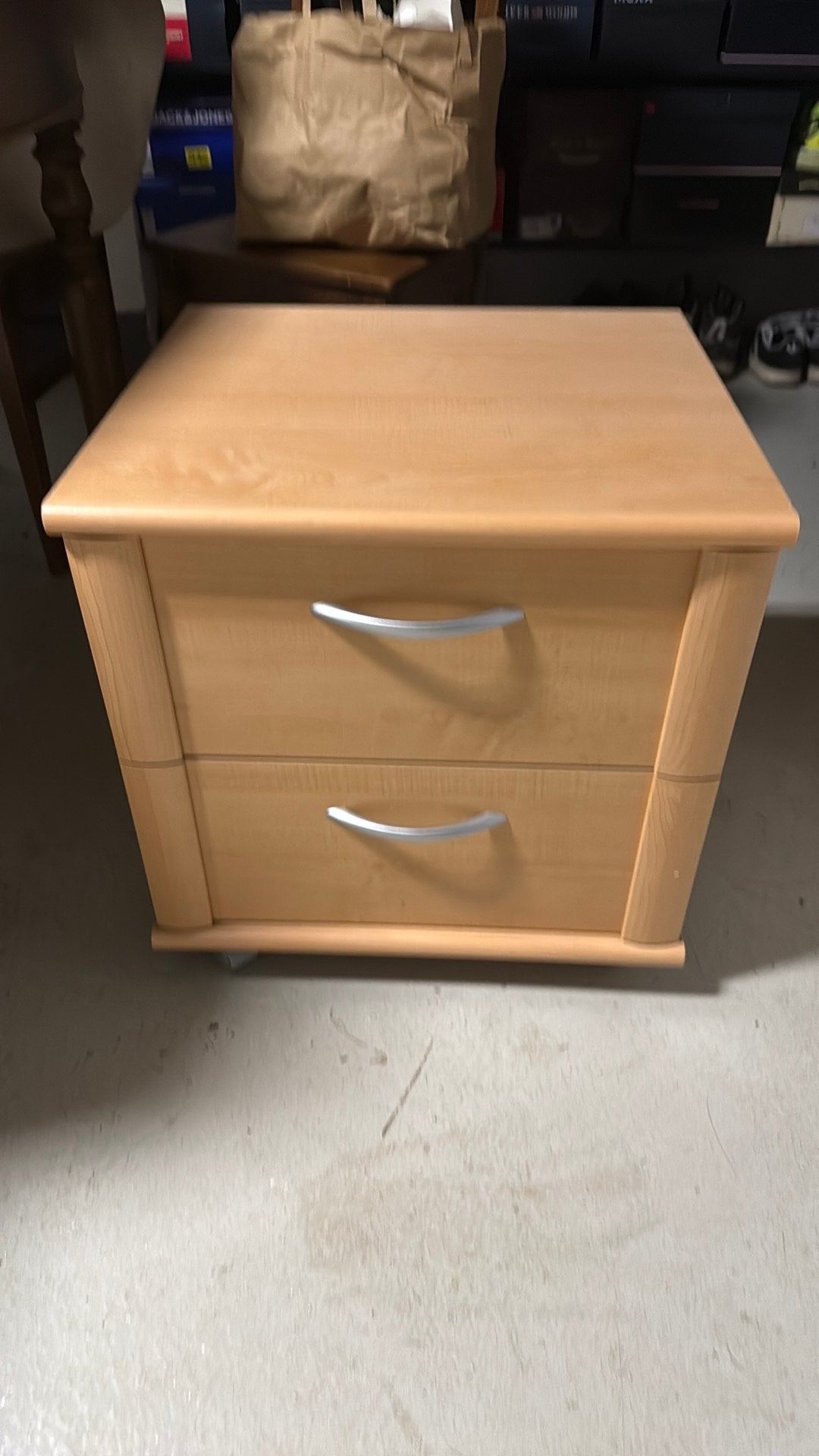 Table de nuit en bois avec roulettes, Maison & Meubles, Chambre à coucher | Tables de chevet, Enlèvement ou Envoi, Utilisé, Bois