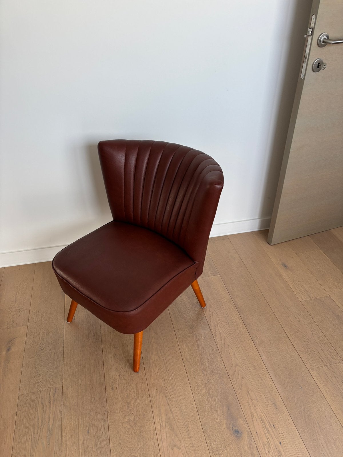 Vintage Expo '58 Cocktailstoel – Bordeauxrood Skai, Ophalen, Stoel