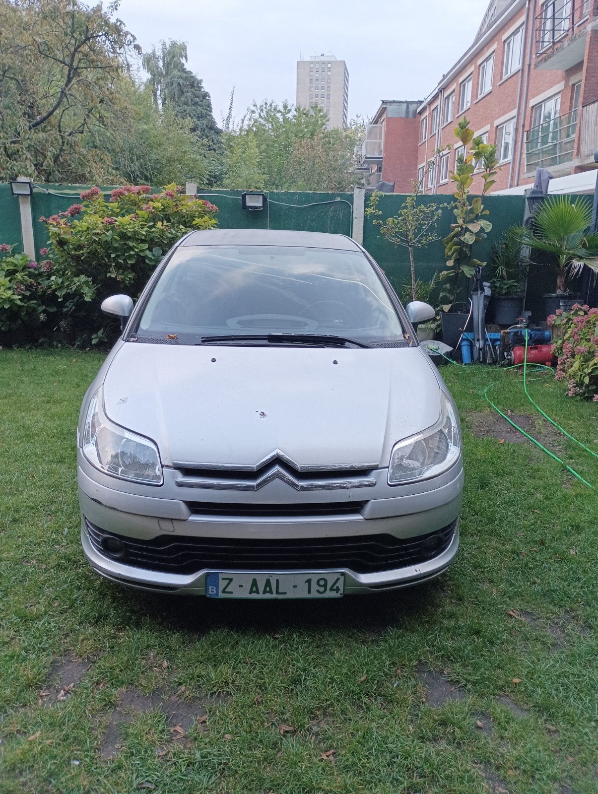 hierbij verkoop ik een citroen c4 met een grijze kleur., Auto's, Zwart, Airbags, Particulier, Dealer onderhouden