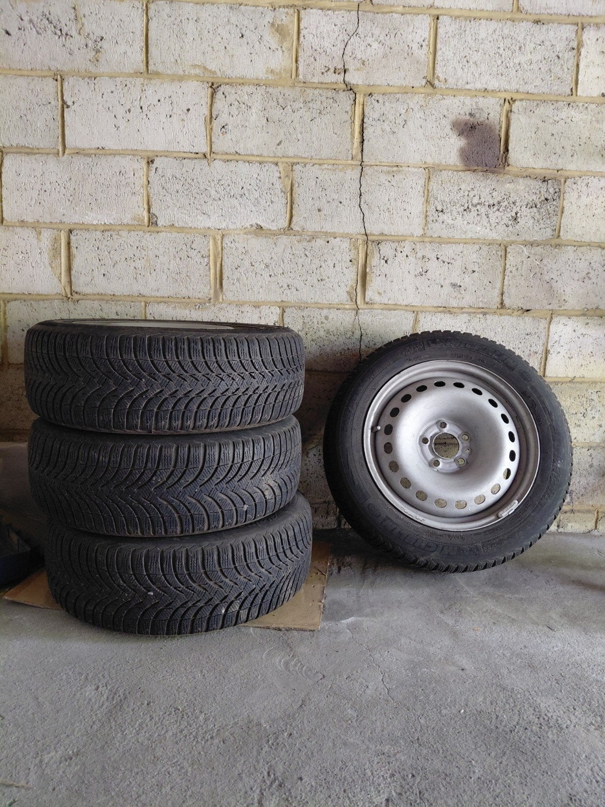 4 jantes Hiver : Pneus Michelin Alpin A4 (205/55 R16), Autos : Pièces & Accessoires, Pneus & Jantes, Pneus hiver, 16 pouces, Véhicule de tourisme