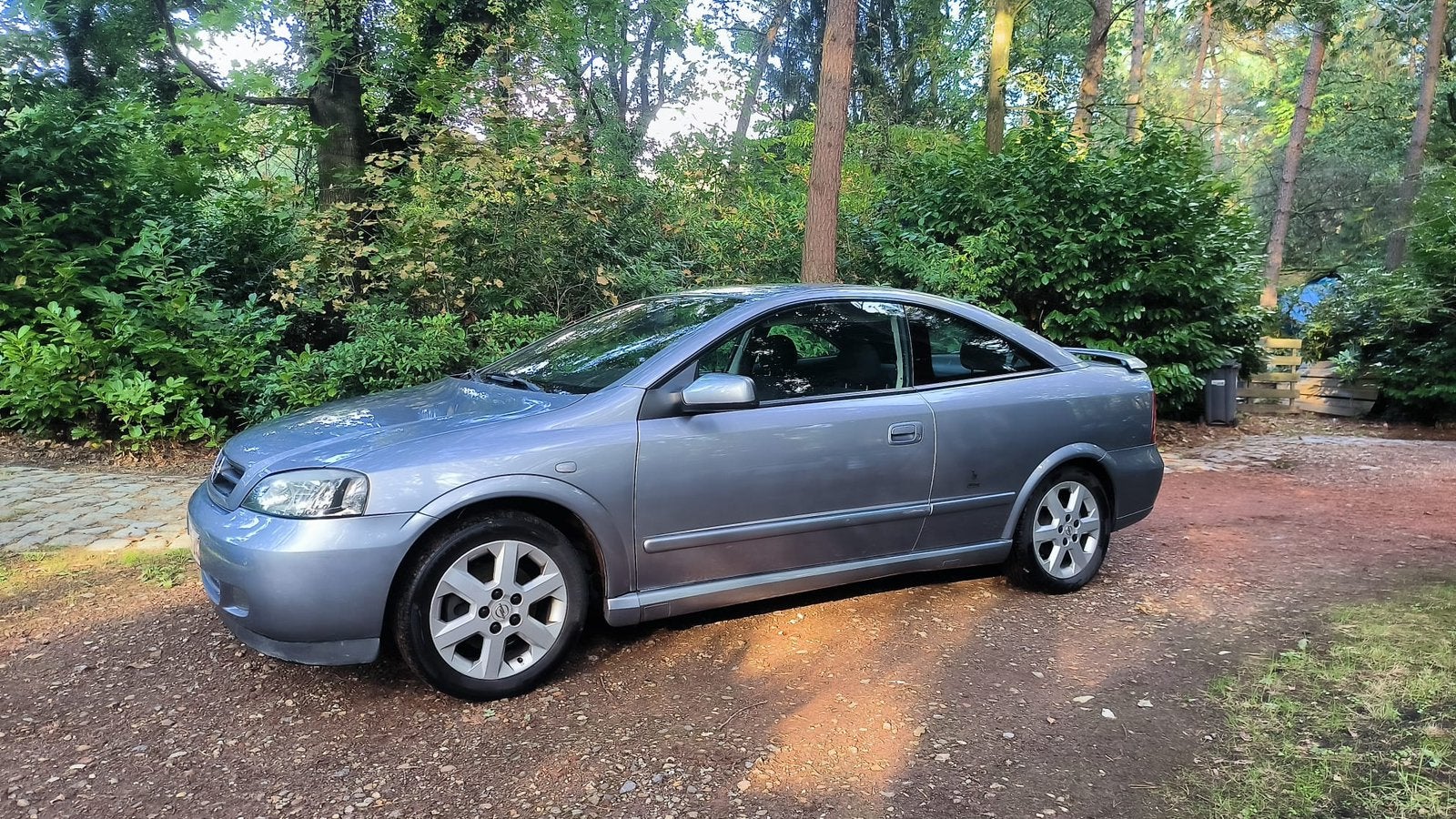 Opel Astra Bertone Coupé 2004Nieuwe distributieriem & dynamo, Autos, Achat, Attache-remorque, Particulier, Tissu
