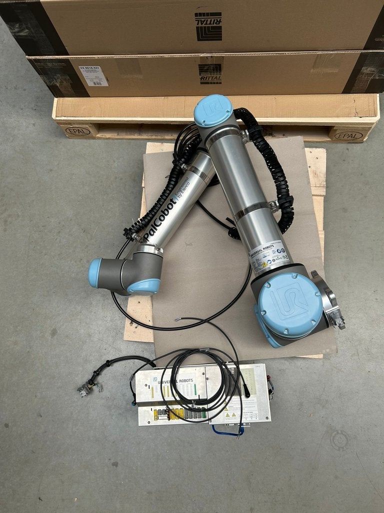 Refurbished Universal Robots UR10CB3 (OEM) cobot, Articles professionnels, Machines & Construction | Industrie & Technologie, Enlèvement