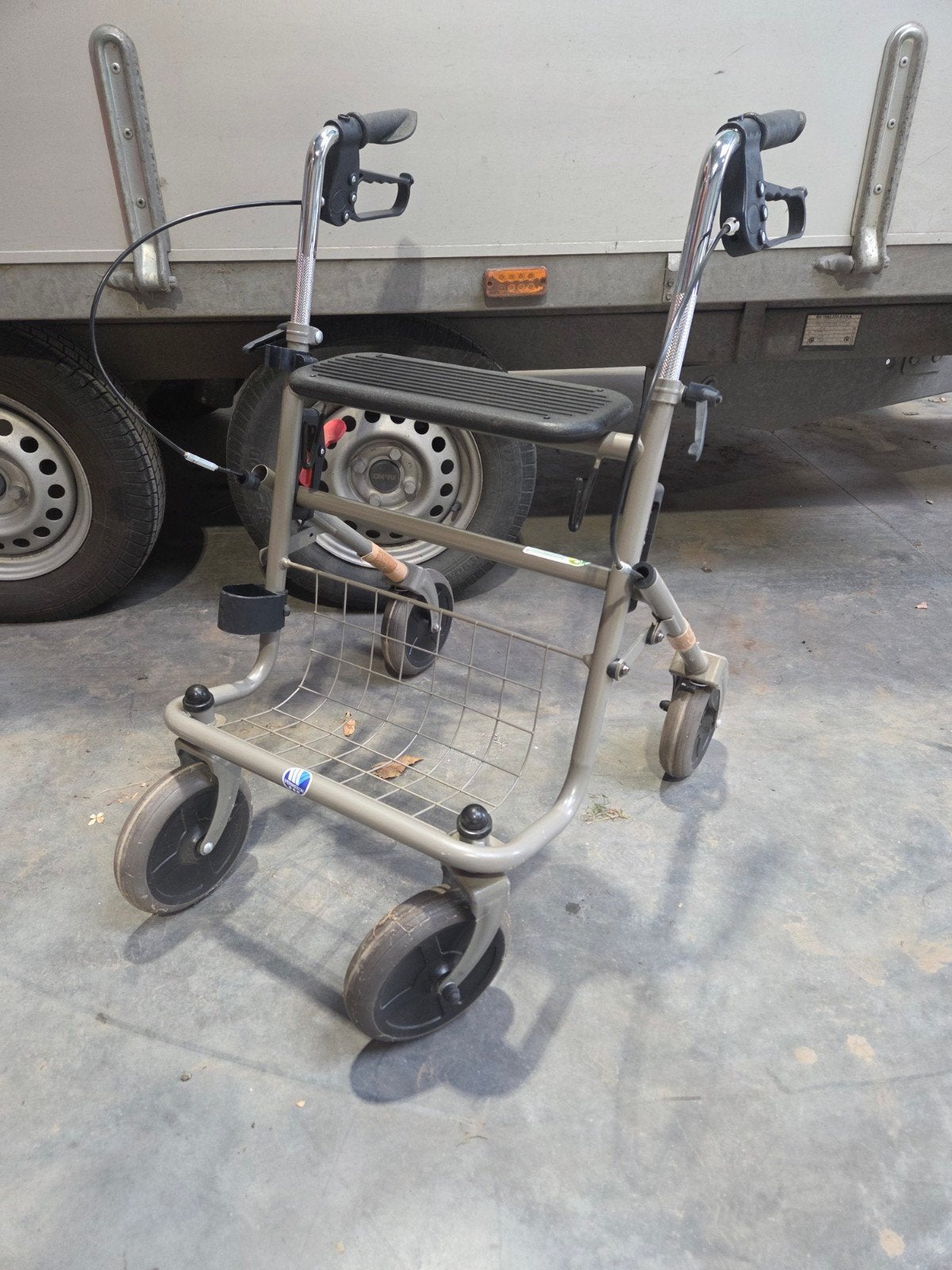 rollator in goede staat, Diversen, Ophalen, Lichtgewicht, Zo goed als nieuw
