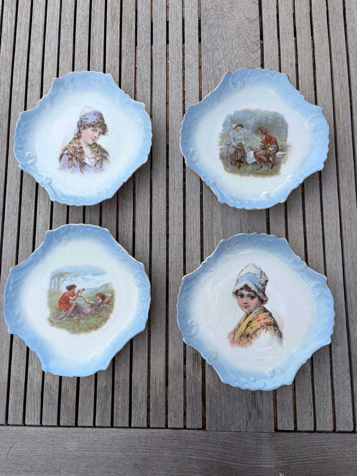 4 oude decoratie borden, Ophalen