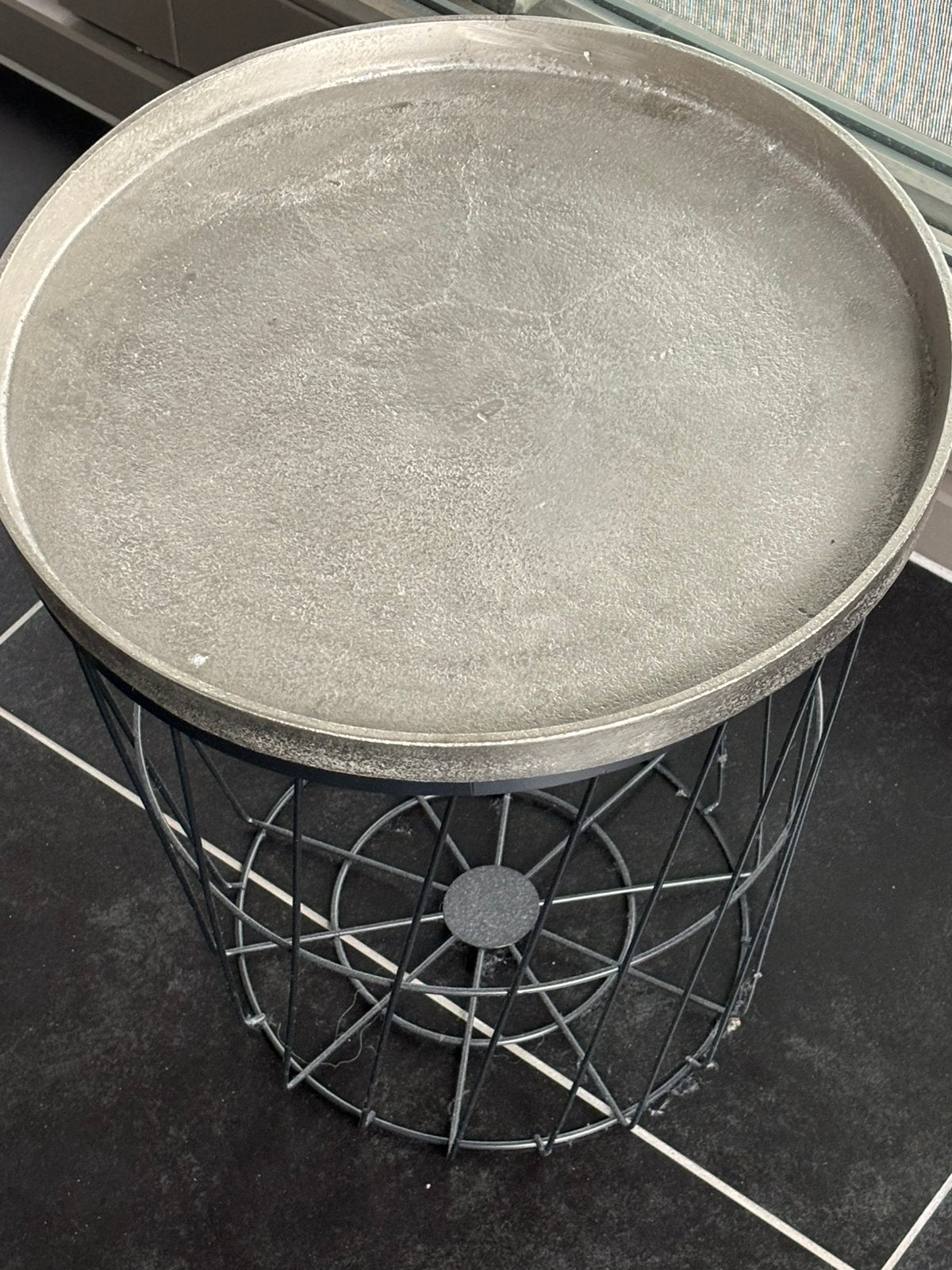Opbergmand met dienblad uit aluminium, Ophalen, Zo goed als nieuw, Rond