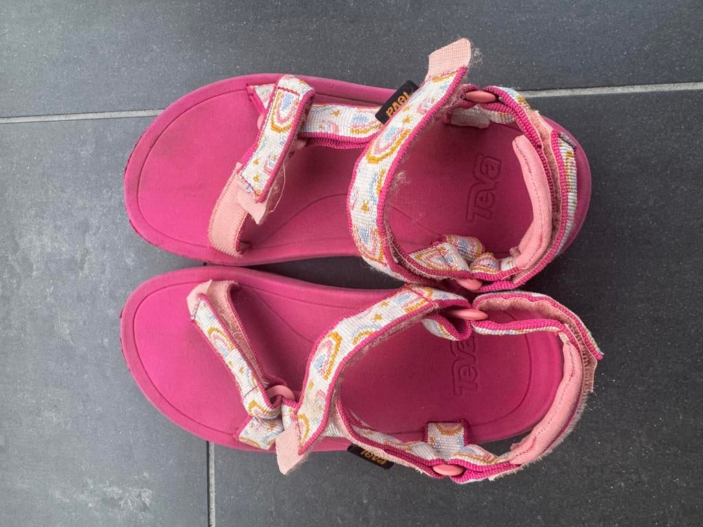Roze sandalen Teva maat 32, Ophalen of Verzenden, Gebruikt