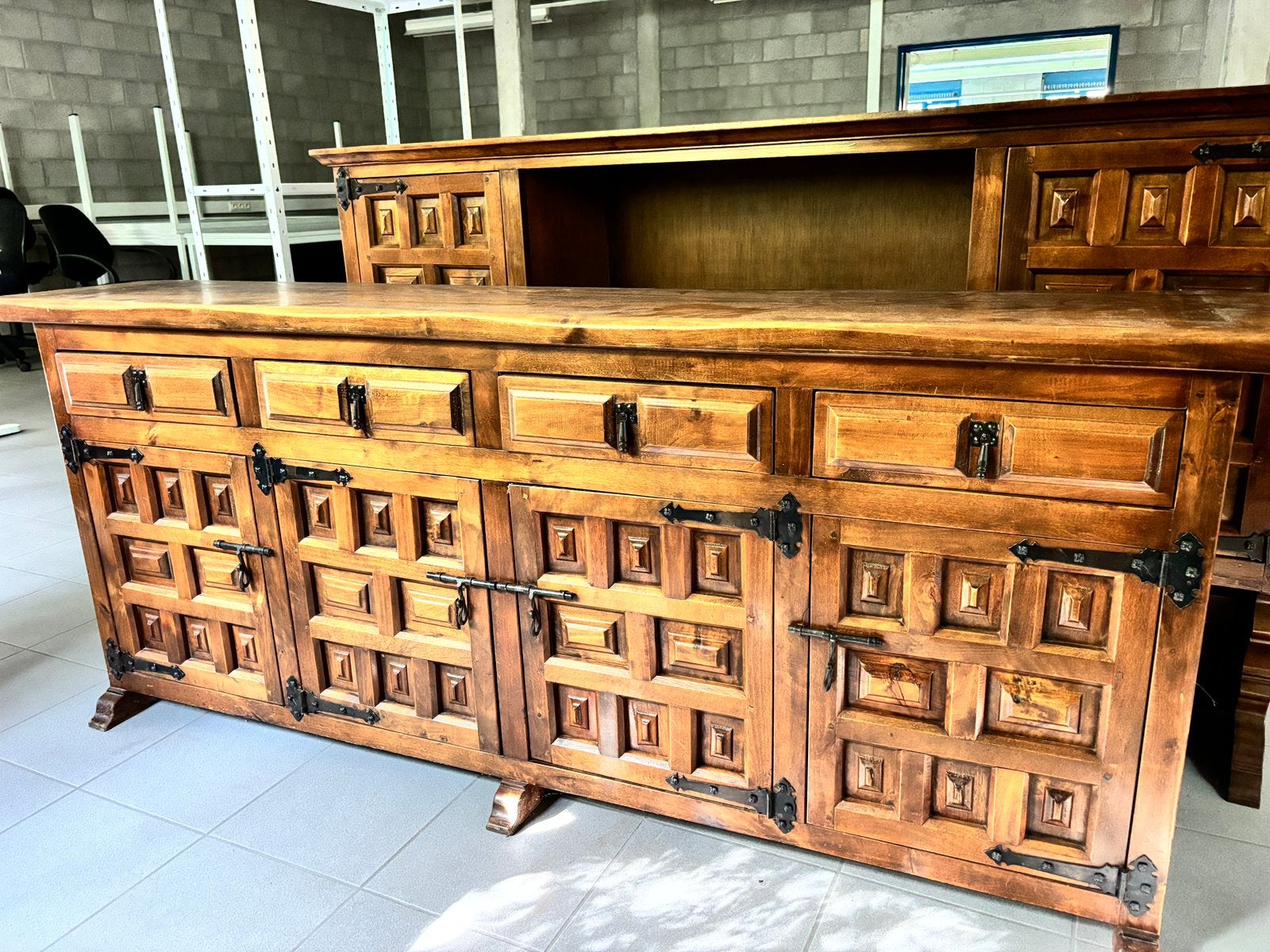 Massief houten Spaanse dressoir + bijpassend opzetstuk, Ophalen, Zo goed als nieuw