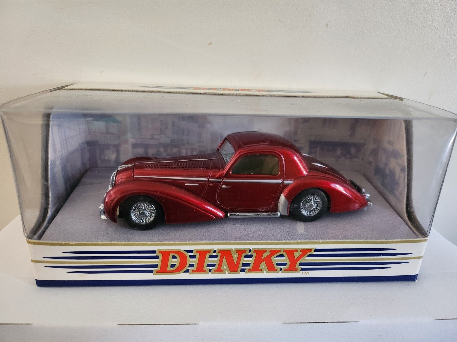 Matchbox Dinky Delahaye 145 DY14B (1990), Hobby & Loisirs créatifs, Enlèvement ou Envoi, Matchbox