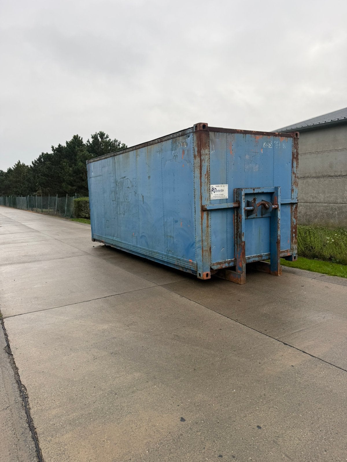 Gesloten container op slede, Zakelijke goederen, Ophalen