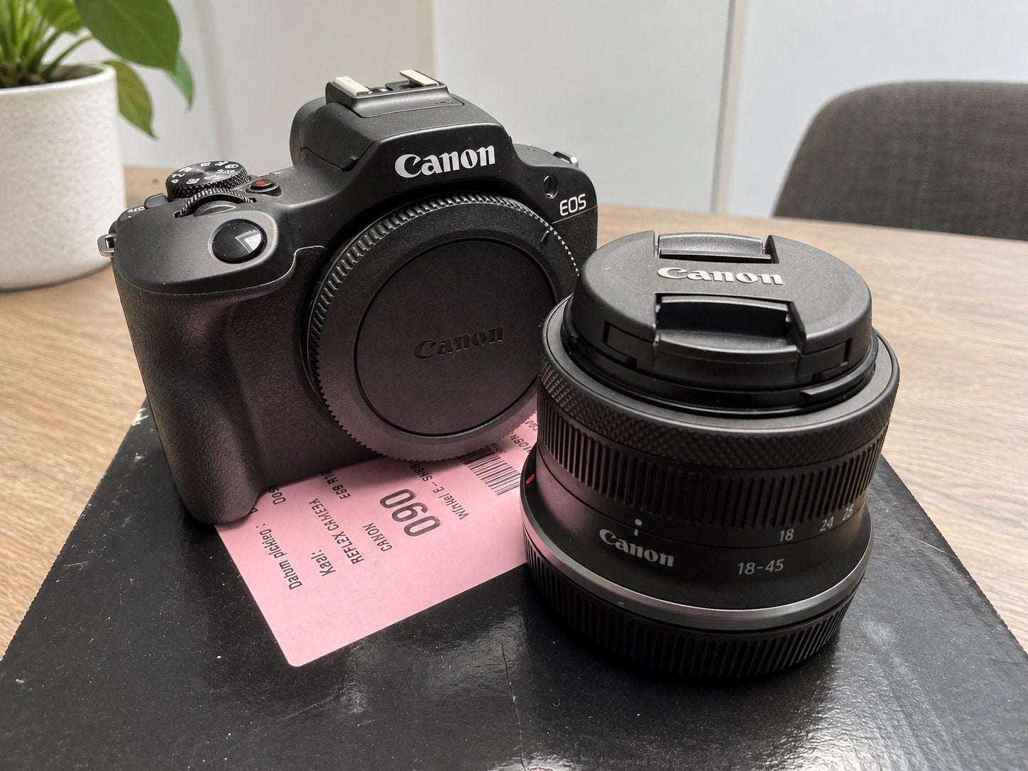 Canon EOS R100 + RF-S 18-45mm – doos + aankoopbewijs, Audio, Tv en Foto, Ophalen of Verzenden, Zo goed als nieuw