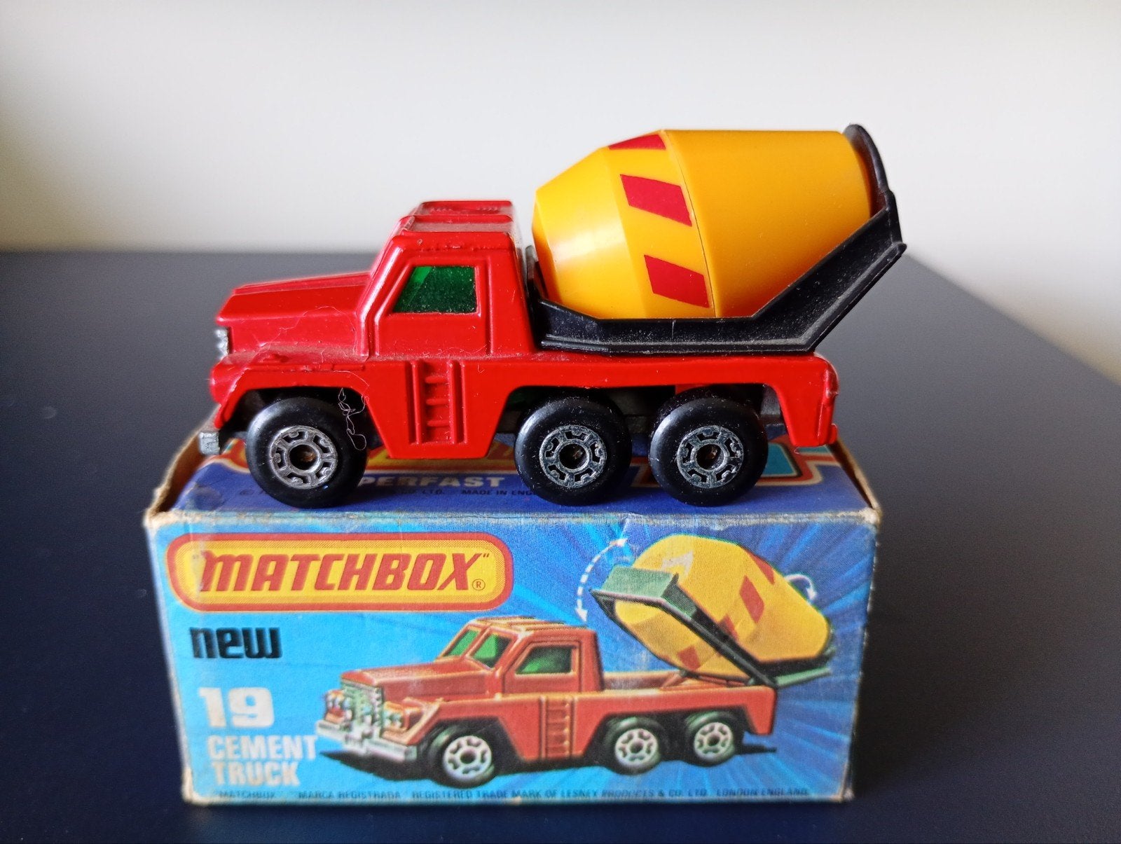 Camion à ciment Lesney Matchbox Superfast #19 dans une boîte, Enlèvement ou Envoi, Comme neuf