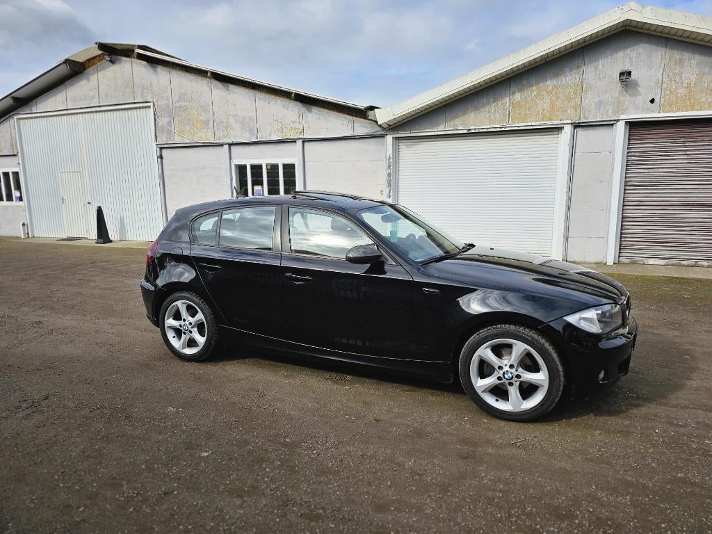 BMW 116i  Gekeurd en Garantie!!!, Auto's, 1596 cc, Zwart, Zwart, 5 deurs