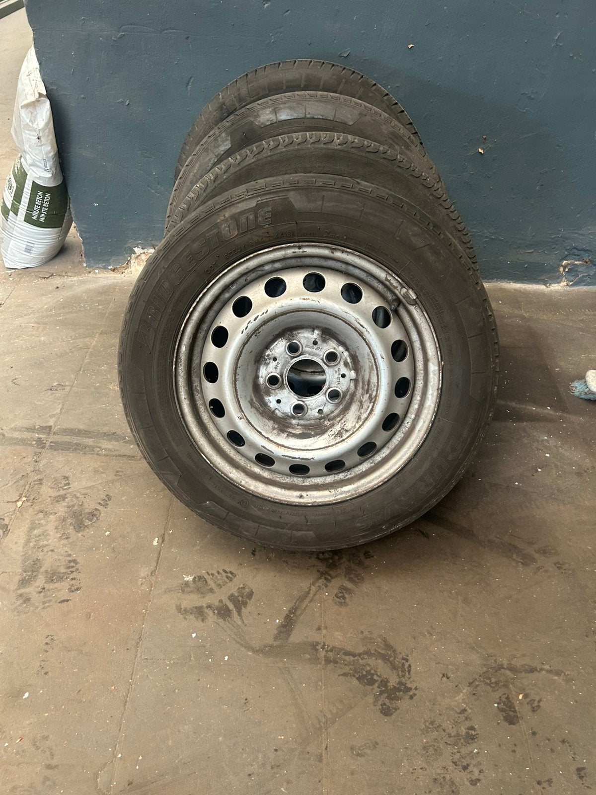 Velgen vito w639, Ophalen, Band(en)