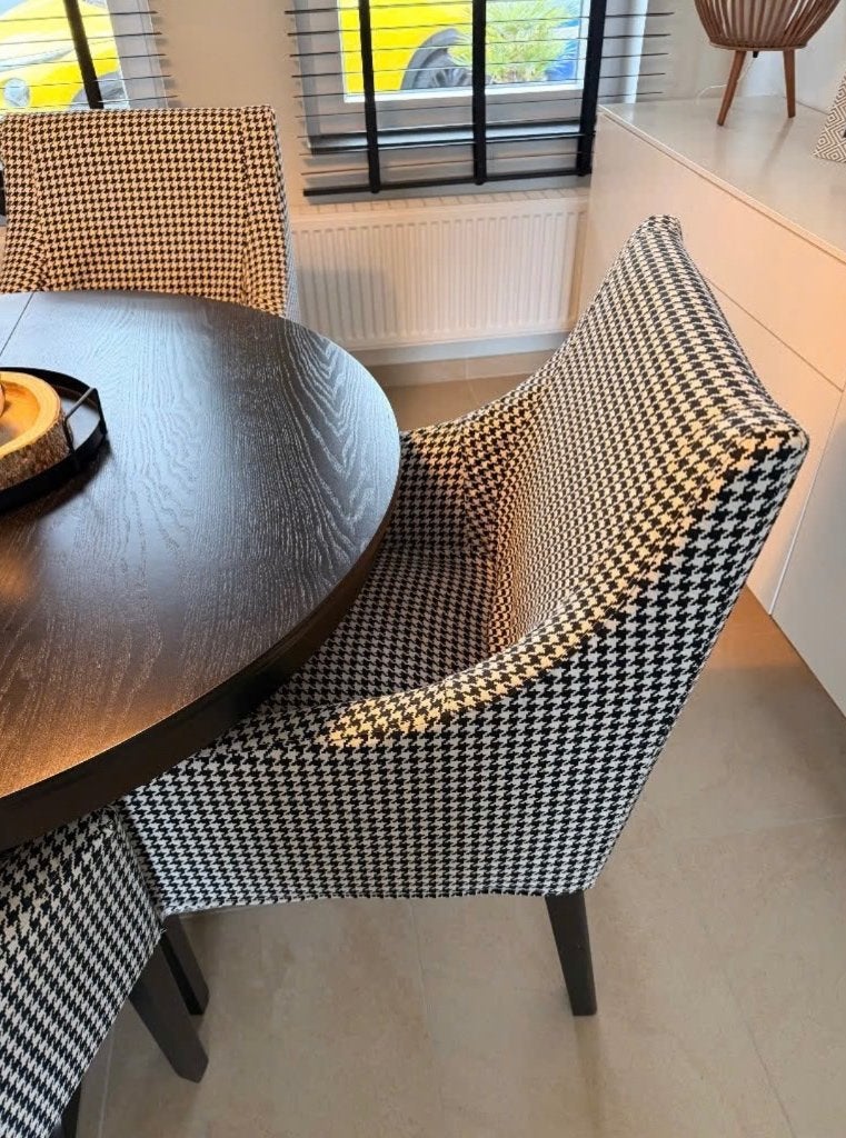 Mooie tafel met 4 stoelen, Ophalen, Zo goed als nieuw, Landelijke, Vier personen