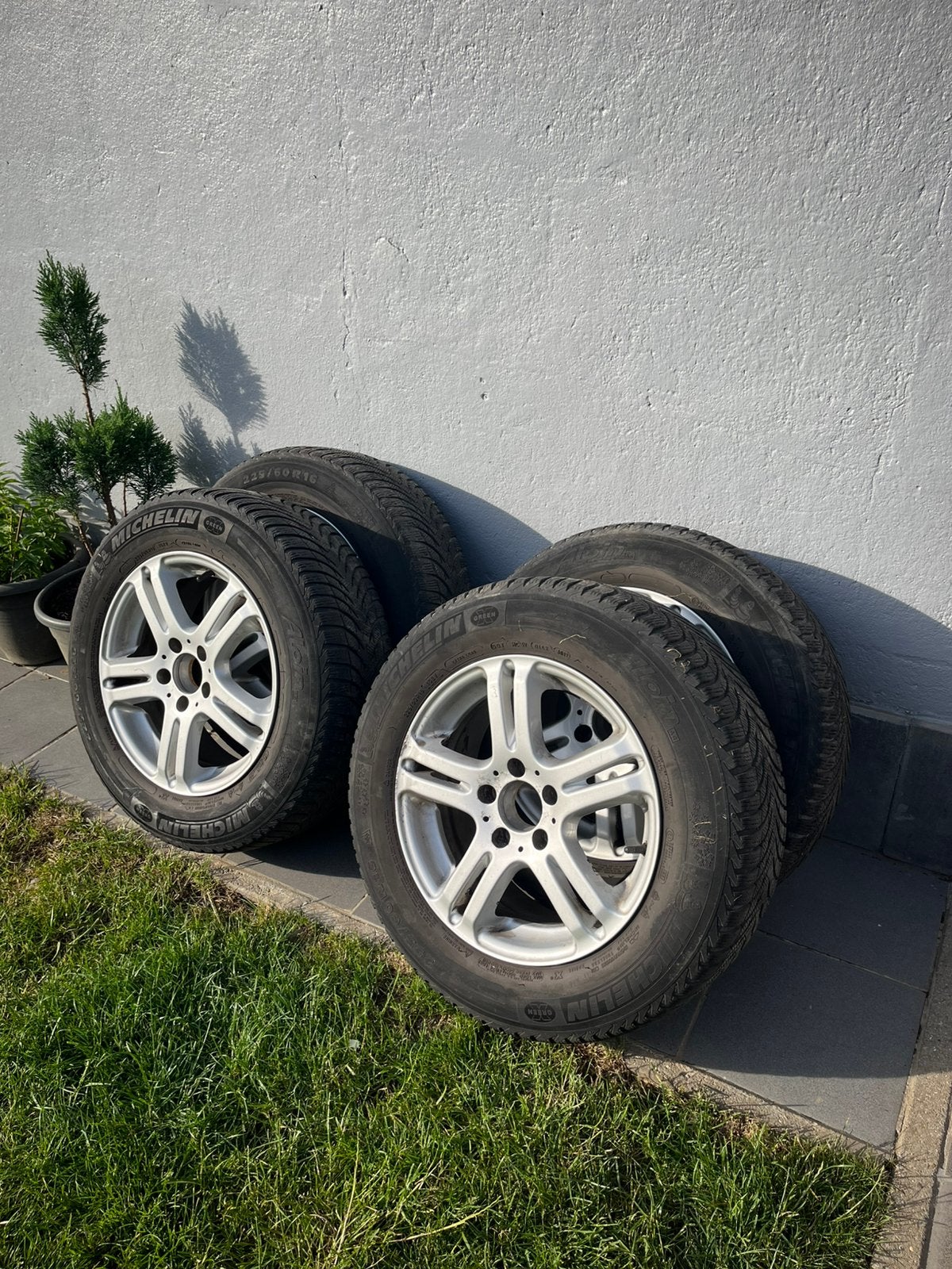 Winter banden 225/60/r16 michelin in goede staat, Autos : Pièces & Accessoires, Pneus et Jantes, Pneus hiver, 16 pouces, Enlèvement