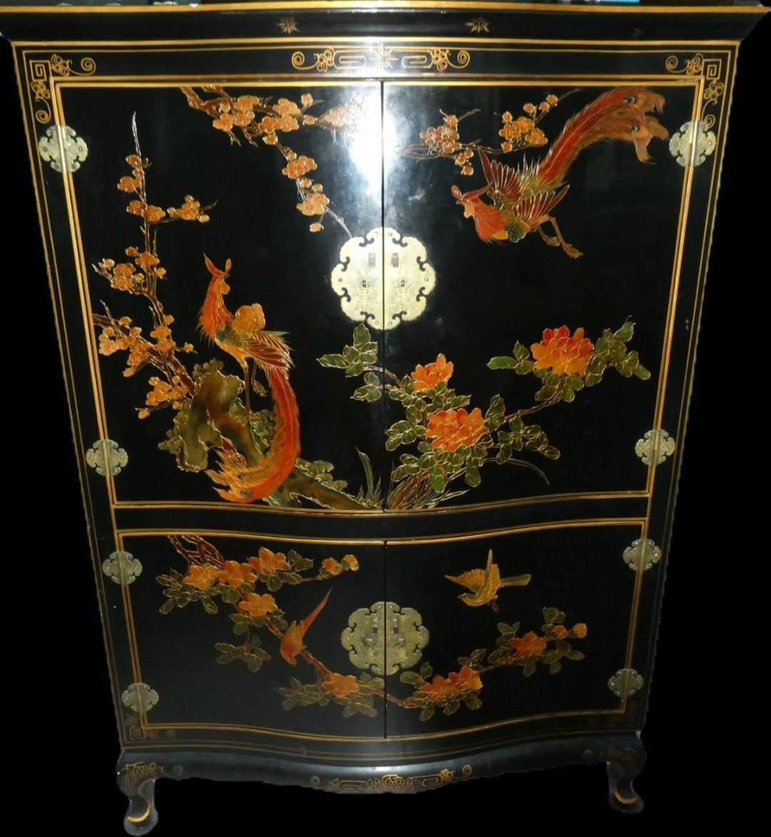 Prachtige Chinese kast in zwarte en gouden lak, Ophalen