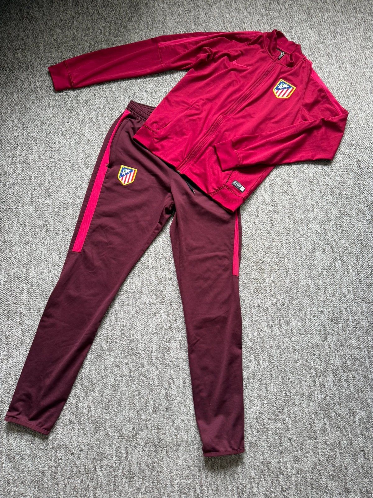 Officiële trainingspak Atletico Madrid, Kleding | Heren, Sportkleding, Ophalen of Verzenden, Zo goed als nieuw