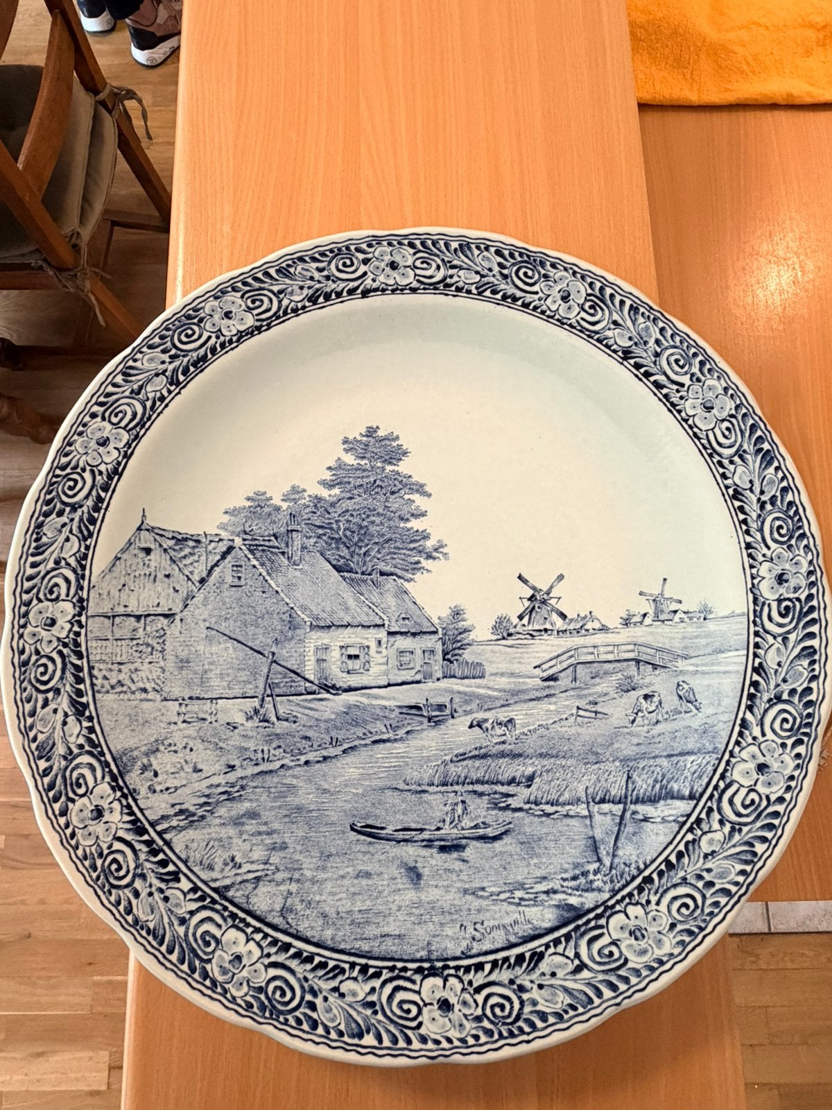 Assiette décorative Delft, Enlèvement