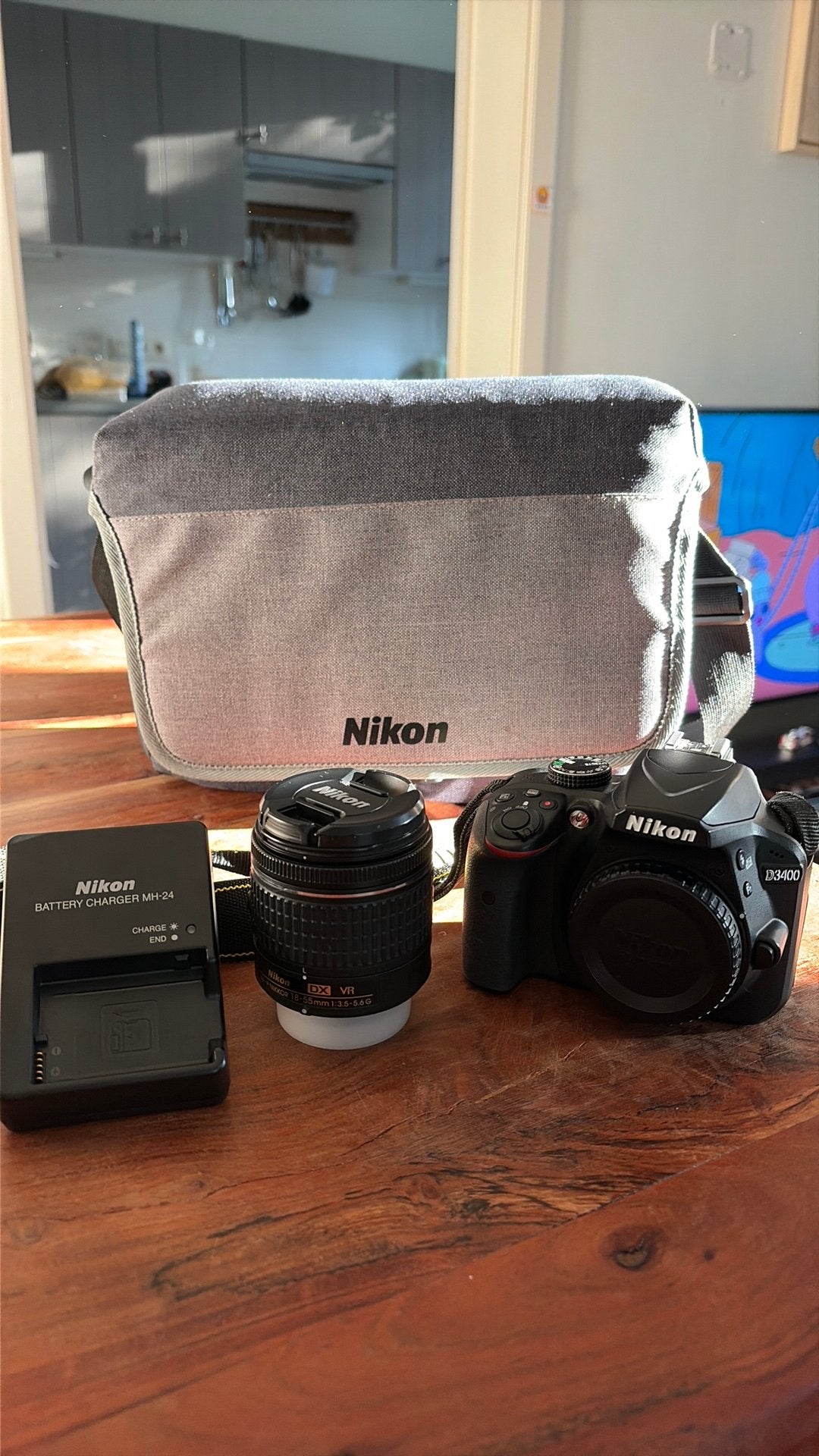 Nikon D3400 + objectif NIKON 18-55 mm + sac – Excellent état, Bluetooth, Batterie, Comme neuf, Enlèvement