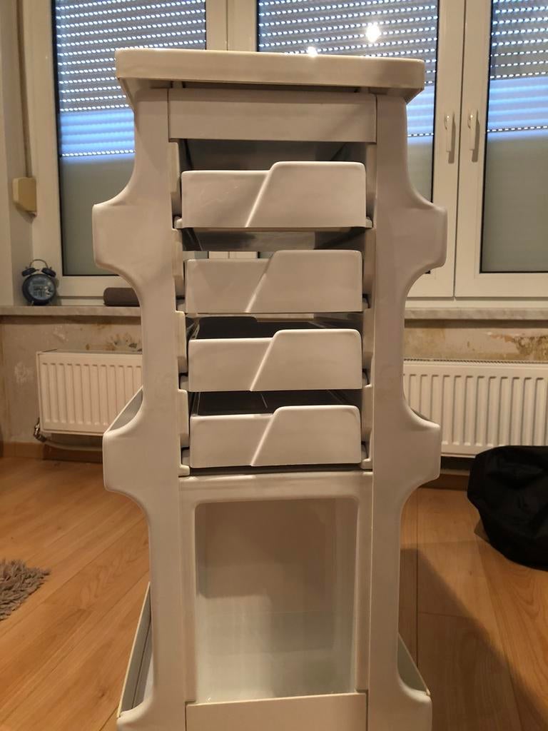 Mobiele werktafel manicure en pedicure artikelen, Ophalen, Zo goed als nieuw