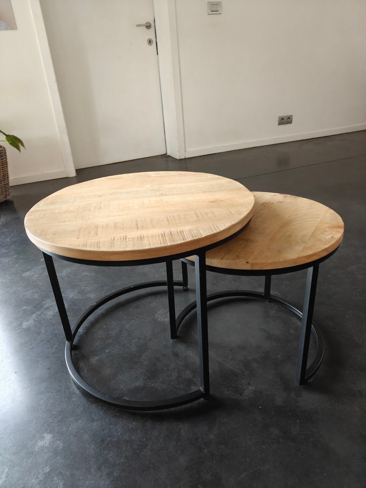 2 ronde salontafeltjes, Ophalen